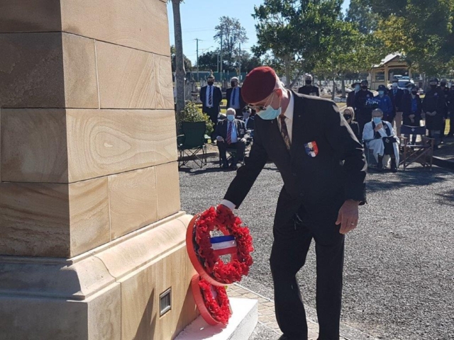 Veterans de l'Armee Francaise d'Australie Laying Wreath
